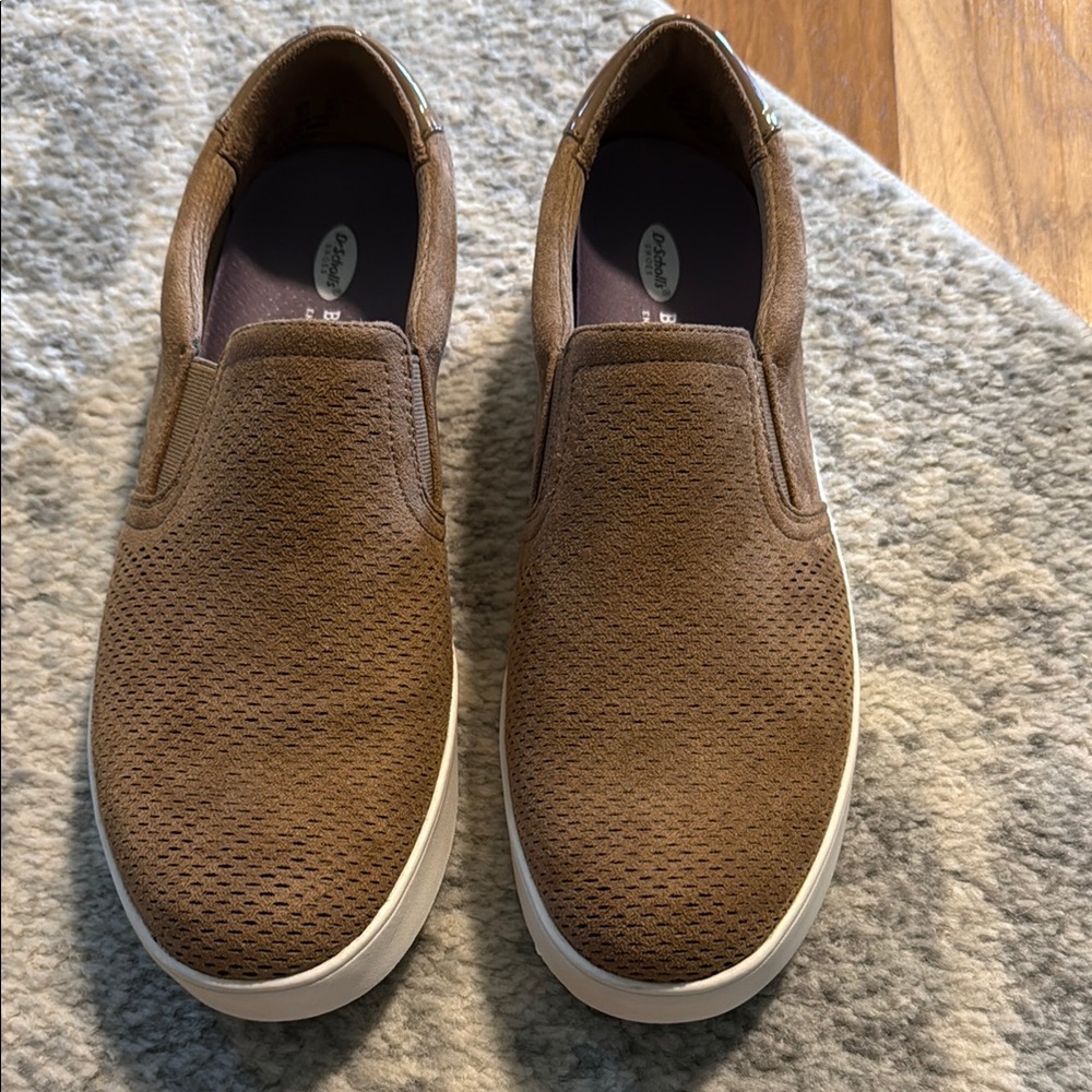 NIB 9.5 Dr Scholls toasted coconut slip on sneaker